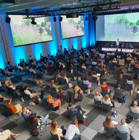 Happy people Fantadromā