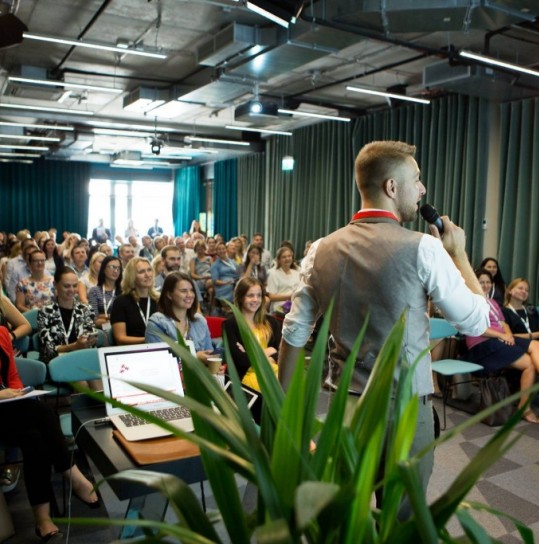 Happy people Teikums