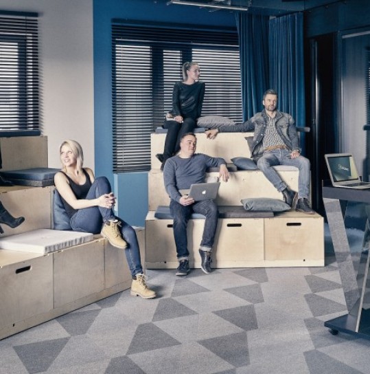 Happy people Teikums